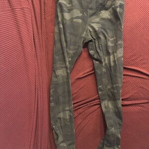 Tuffs Atheltics Camouflage Leggings in Green, Size Women’s Small